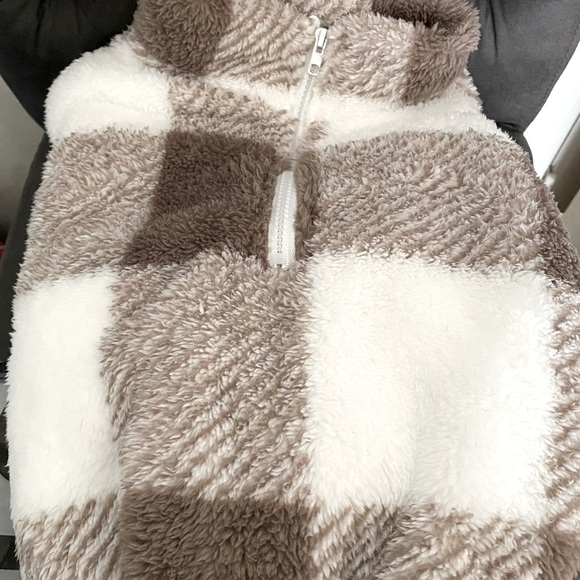 New Shein Buffalo Plaid Sweater - Picture 2 of 2